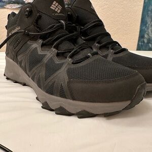 Columbia Men’s Black and Gray Hiking Boots NEVER WORN